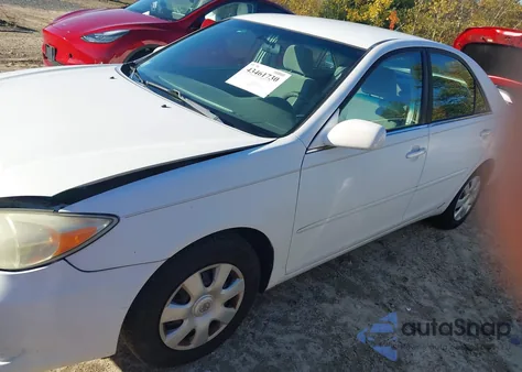 2004 Toyota Camry Le z USA, uszkodzony, nr VIN 4T1BE32KX4U357948